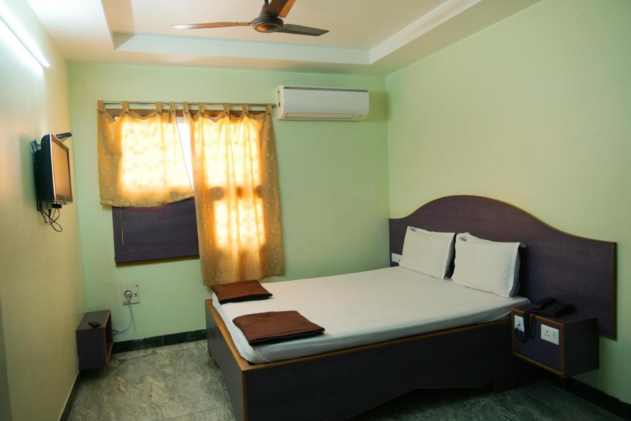 Hotel Vijay Pollachi Exterior photo